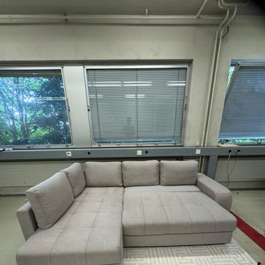 Wunderschönes Ecksofa in Beige mit Bettfunktion