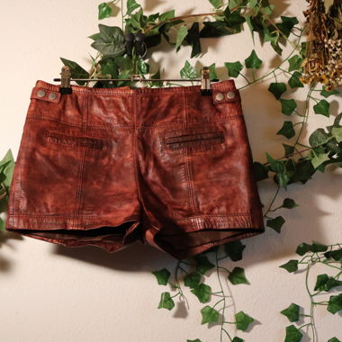 Shorts in pelle rossi