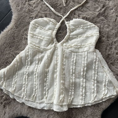 Weisses Boho-Top mit Neckholder