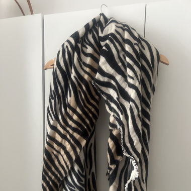 Écharpe Zara motif zebra et tie and dye