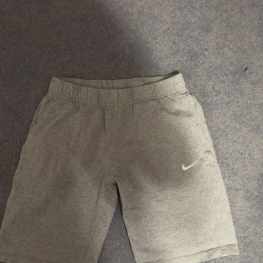 Nike Shorts grau