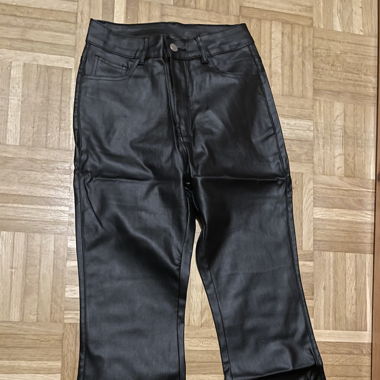 Pantaloni a zampa 