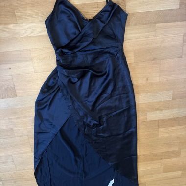 Abito in seta nero 