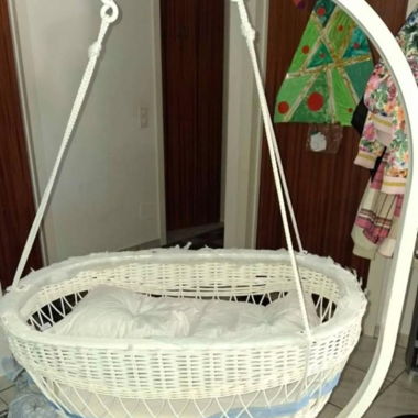 Berceau suspendu pour bébé avec support