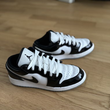 Jordan Air Jordan 1 Low SE Concord Sneakers