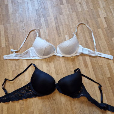 Soutien-gorge blanc et noir, rembourrés