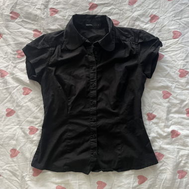 Tailliertes Shirt