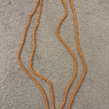 Collana di perline arancioni