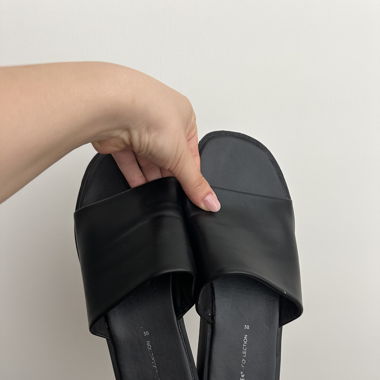 Black plateau shoes