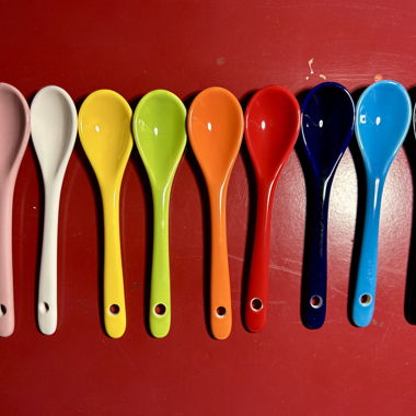 9 cuillères en porcelaine, assortiment coloré