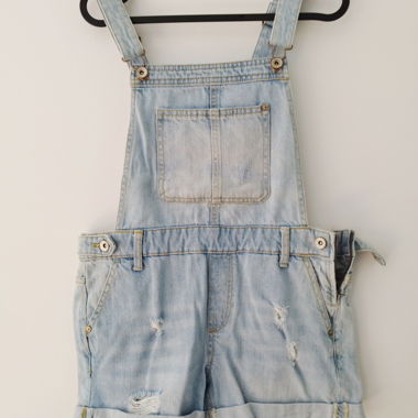 Salopette short in jeans Bershka