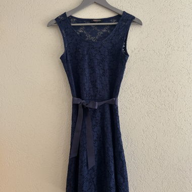 Robe sans manches Morgan bleu marine en dentelle