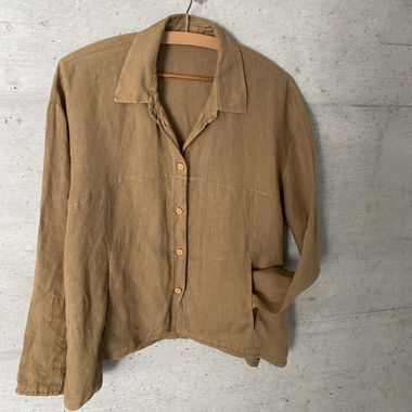 Camicia di lino marrone a maniche lunghe
