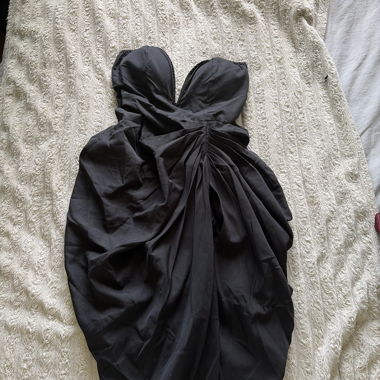 Robe noire bustier a fente 