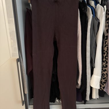 H&M gerippte Leggings bordeaux