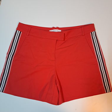 Dressy red Shorts