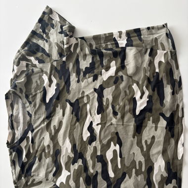 Militärisches Crop-Top mit kurzen Ärmeln