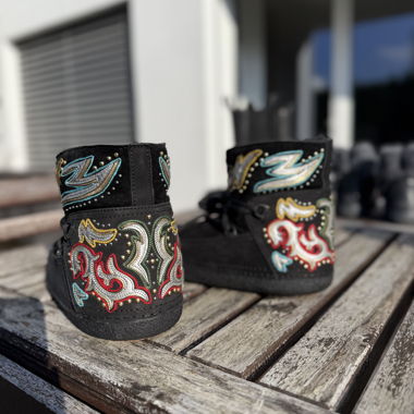 Bottes Inuikii d'hiver avec motif et clous