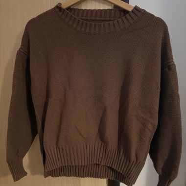 Pull en tricot brun