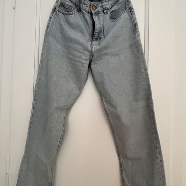 Zara High-Waist Straight/Mom-Jeans
