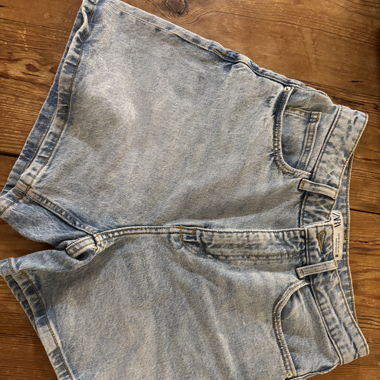 Short jeans