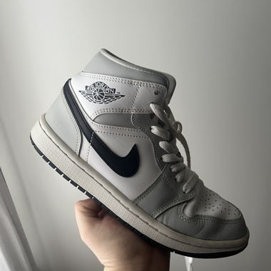 Air Jordan grigie