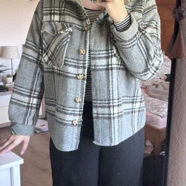 Karierte Wolljacke grau