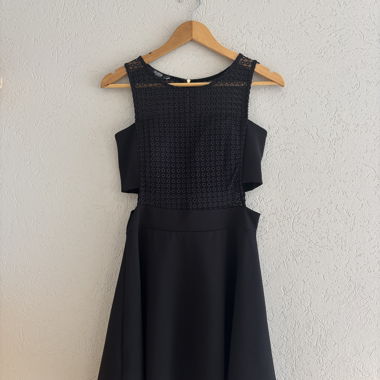 Robe patineuse en dentelle noire, taille L