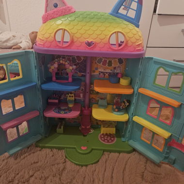 Casa delle bambole multicolore