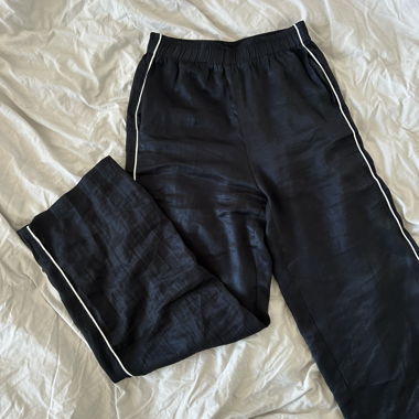 Baggy Stoffhose mit Streifen