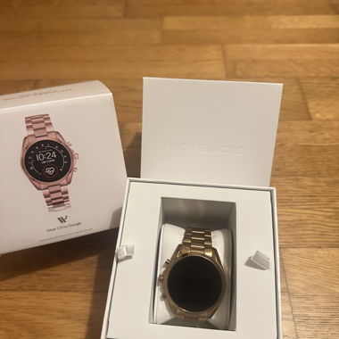 Smartwatch Michael Kors da donna in oro rosa