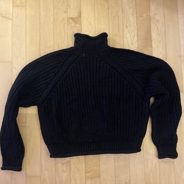 Maglione nero a collo alto