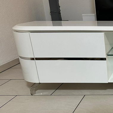 Hochwertiges TV-Möbel