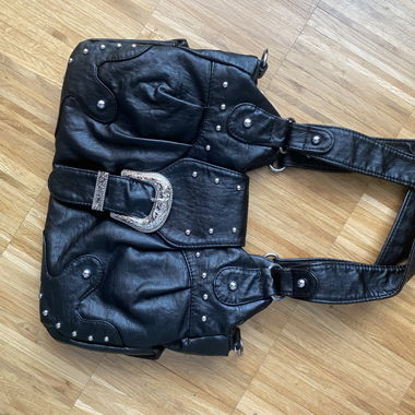 Schwarze Y2K-Handtasche