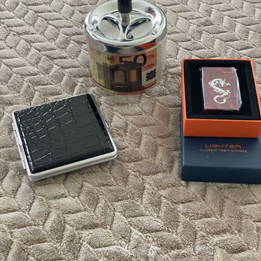 Zigarettenetui und Feuerzeug-Set