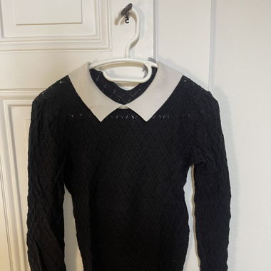 Pull avec col blanc 