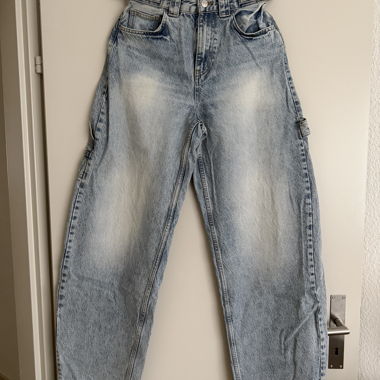 Jeans baggy blu con fibbia in vita