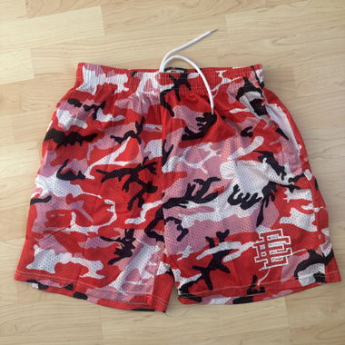 Eric Emanuel Shorts motif camouflage rouge