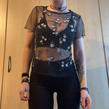 T-shirt mit Blumen stickerei