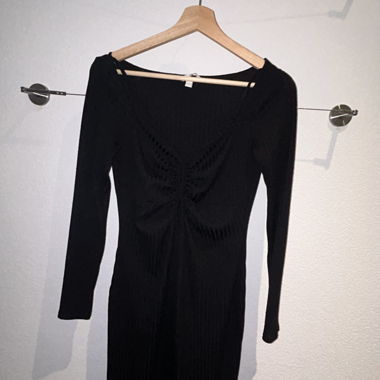 Robe avec jolie décolleté 
