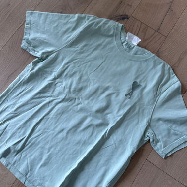 T-shirt AMI con logo a forma di cuore
