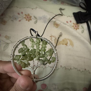 Anhänger-Halskette mit Baummotiv