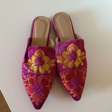Pantofole mule ricamate rosa