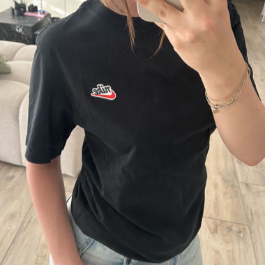 Schwarzes Nike T-Shirt
