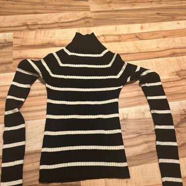 Thin sweater