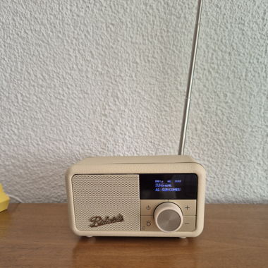 Radio - Roberts Revival Petite 2