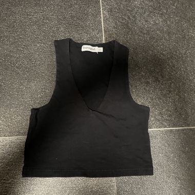 crop top nero di Basigal