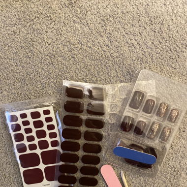 Klebenagellack & Kunstnägel
