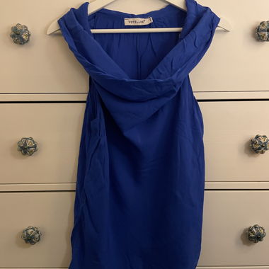 Navy blue tank by Voyelles