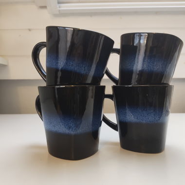 Tasses en céramique noires